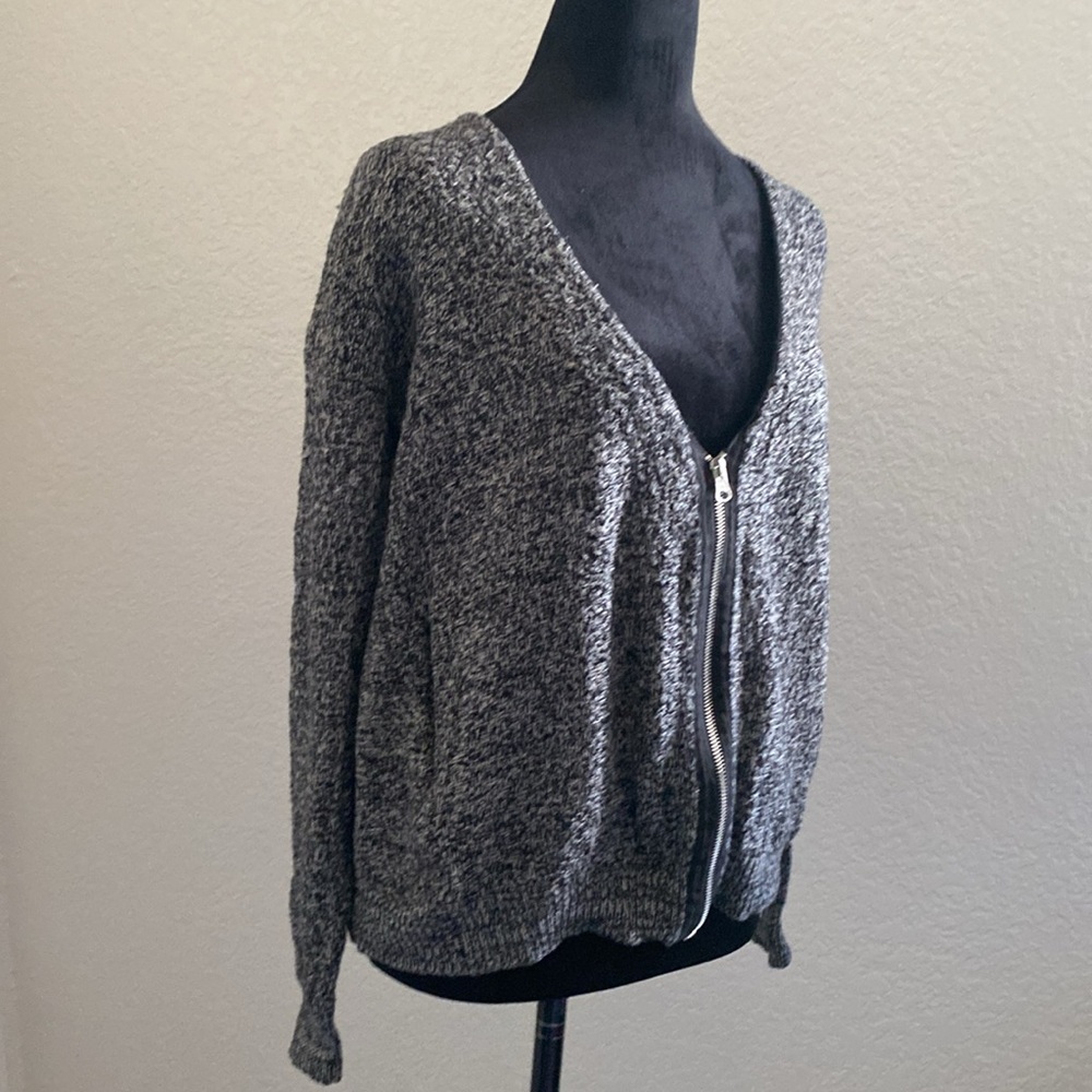 Silence + Noise zip up marbled cardigan. Size XS